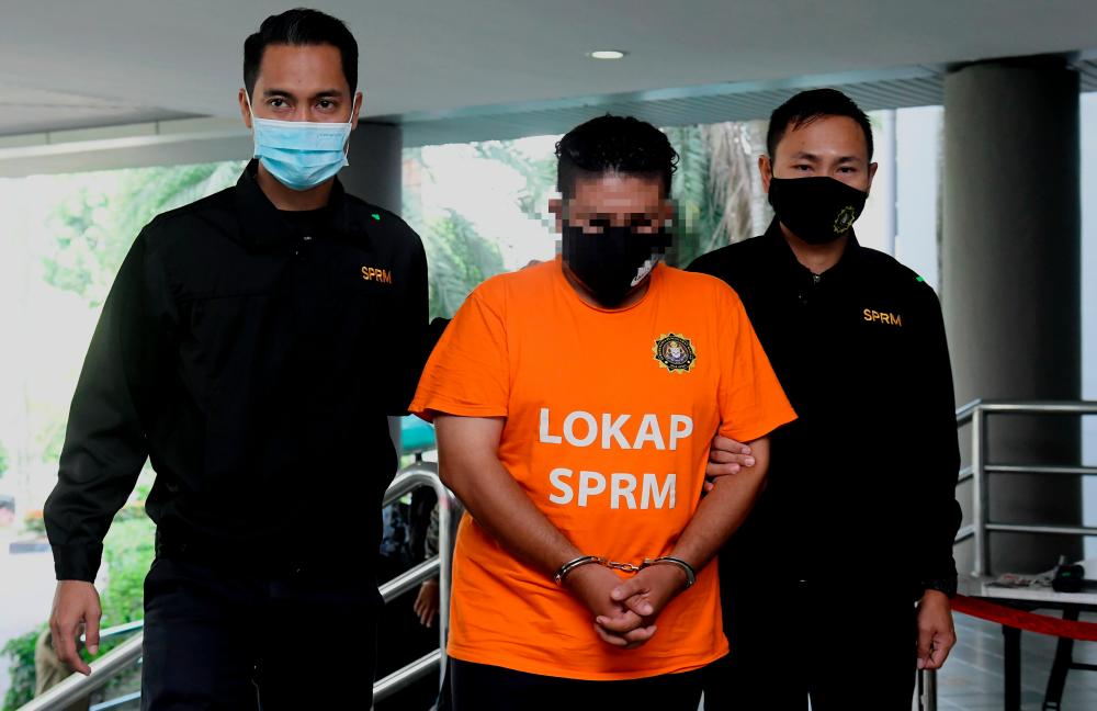 An assistant engineer at a government agency is in remand for four days from today for allegedly soliciting bribe of almost RM80,000. BERNAMAPIX