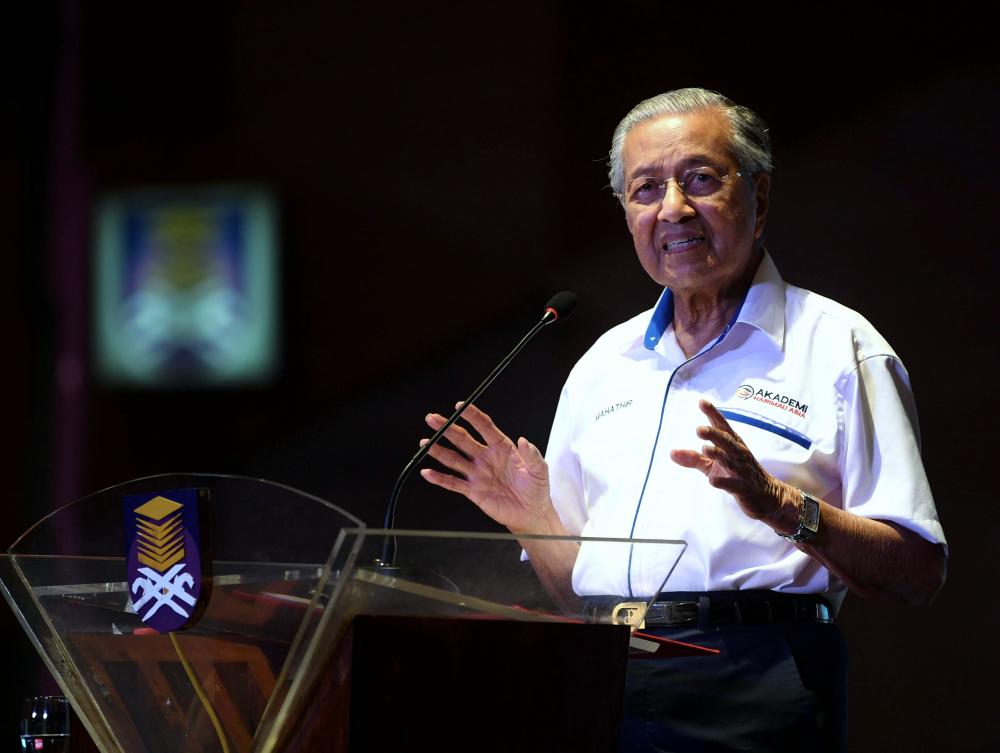 Prime Minister Tun Dr Mahathir Mohamad delivers a speech at the Great Hall of Tuanku Canselor (DATC) of Universiti Teknologi Mara (UiTM), on April 1, 2019. — Bernama
