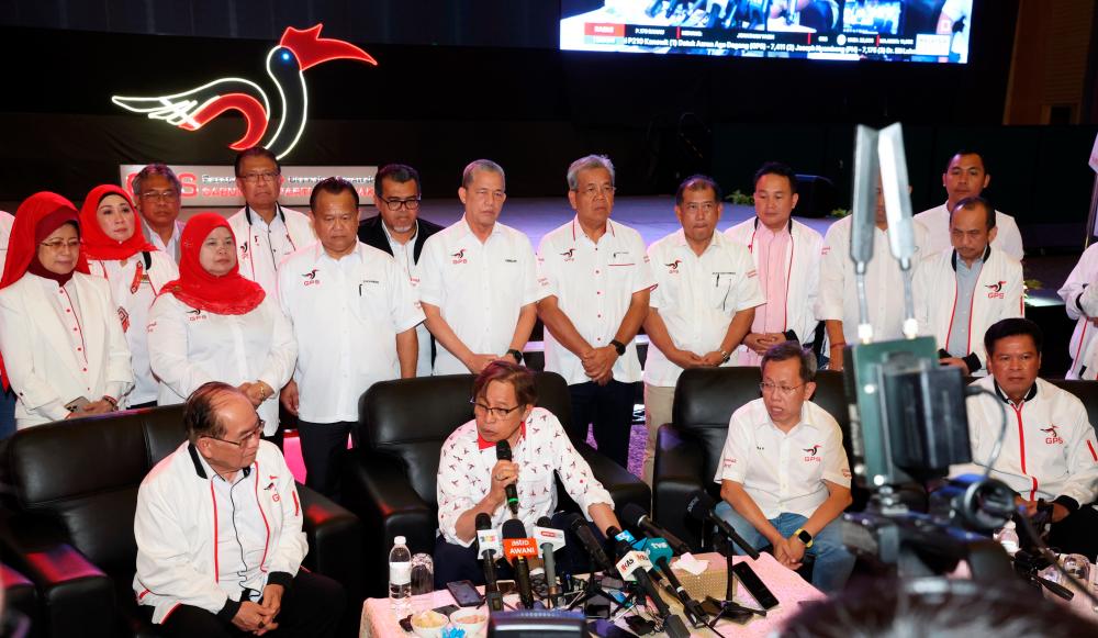 KUCHING, Nov 20 -- Gabungan Parti Sarawak (GPS) chairman Tan Sri Abang Johari Tun Openg spoke at the press conference for the announcement of the 15th General Election Results at the Borneo Convention Center Kuching (BCCK) today. BERNAMAPIX