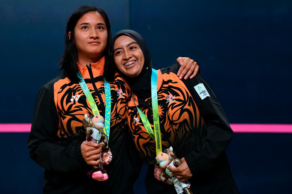 Bronze medallists Malaysia’s Rachel Arnold and Aifa Azman pose on the podium during a medal presentation ceremony for the women’s doubles squash event on day eleven of the Commonwealth Games at the University of Birmingham Hockey and Squash Centre in Birmingham, central England, on August 8, 2022. AFPPIX