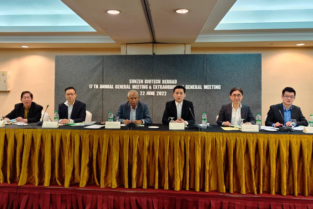 $!From left: Sunzen directors Dr Fong Chan Seng, Khoo Kien Hoe and Tan Sri Musa Hassan, Teo, directors Ching Chee Pun and Lee Yew Weng at the AGM.