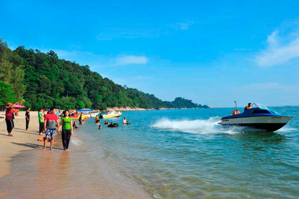 $!One of it is Teluk Batik, which attracts both locals and tourists due to its beautiful sandy beaches and clear waters. – Pangkor Island