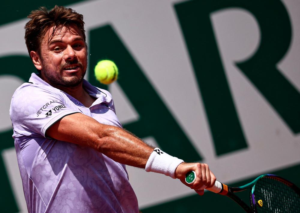 Switzerland’s Stan Wawrinka plays a backhand return to Spain’s Albert Ramos-Vinolas during their men’s singles match on day two of the Roland-Garros Open tennis tournament in Paris on May 29, 2023/AFPPix