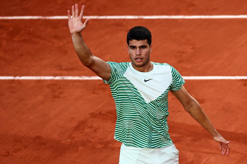 Spain’s Carlos Alcaraz Garfia celebrates after winning against Italy’s Flavio Cobolli at the end of their men’s singles match on day two of the Roland-Garros Open tennis tournament at the Court Suzanne-Lenglen in Paris on May 29, 2023/AFPPix