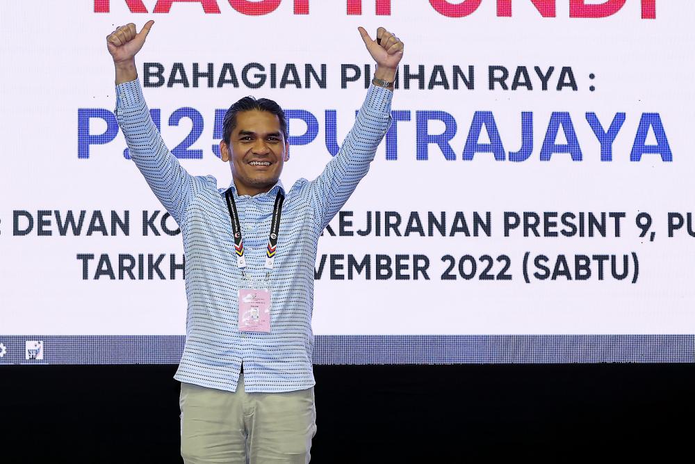 PUTRAJAYA, Nov 20 — Perikatan Nasional candidate, Datuk Dr Radzi Jidin was announced as the winner of the Putrajaya Parliament seat at the official tally of votes for the 15th General Election tonight. BERNAMAPIX