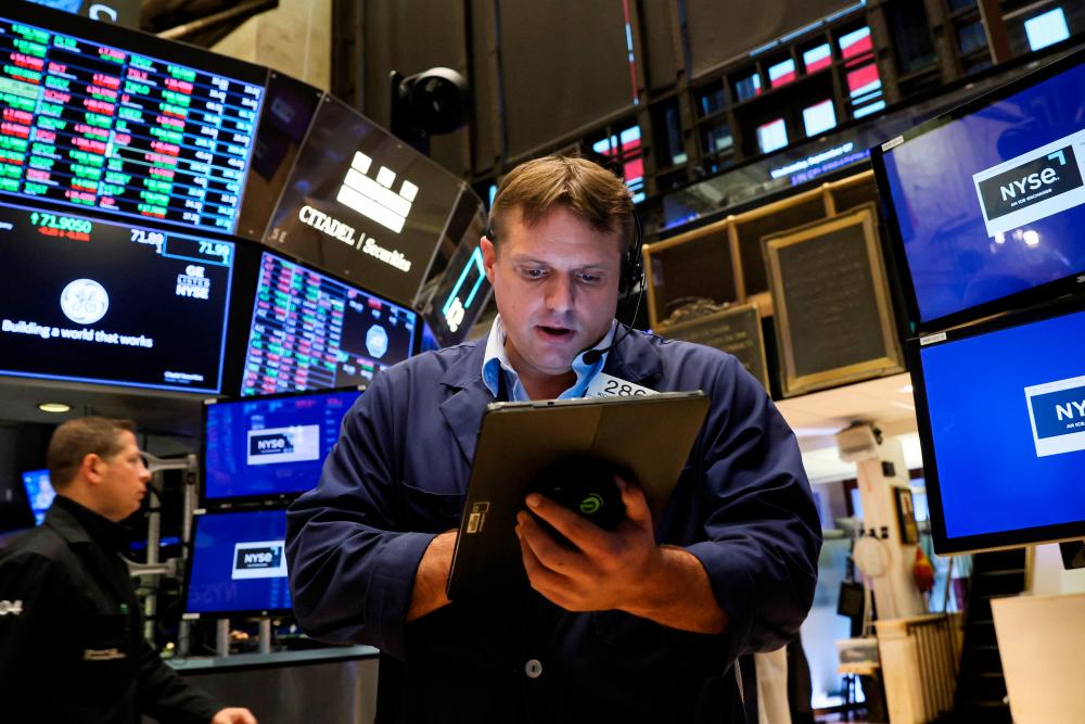 Trader working on the floor of the New York Stock Exchange. – Reuterspix