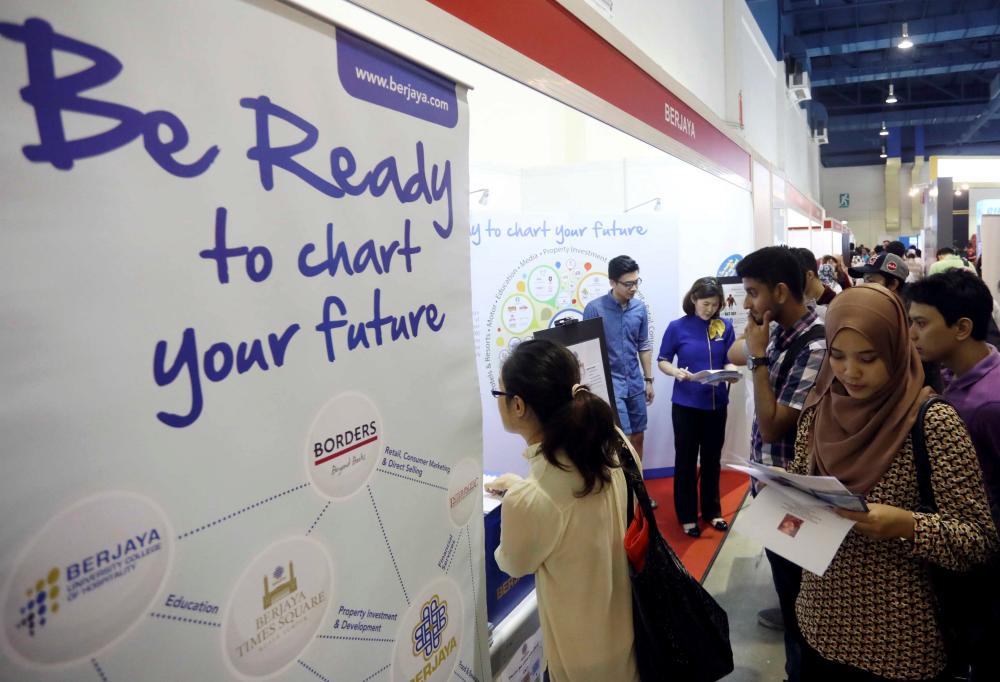 Jobseekers check out vacancies at a career fair in Kuala Lumpur. The limited career opportunities and difficulty in earning a decent living in Malaysia have resulting in many Malaysians seeking greener pasture overseas. – Zulfadhli Zaki/theSun