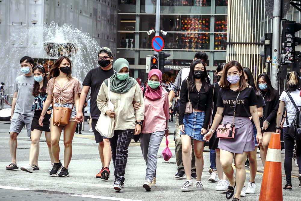 Sanjay said the idea of wearing a mask when speaking to someone who has had Covid-19 and has returned to work is not necessary, and even the World Health Organisation does not promote the wearing of face masks anymore. – ADIB RAWI YAHYA/THESUN