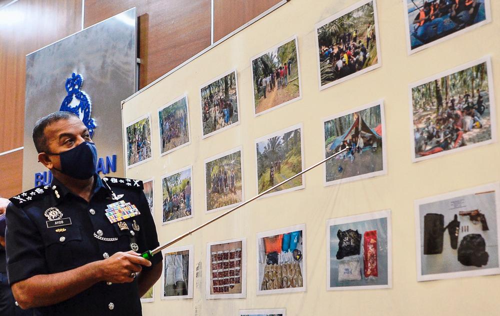 Ayob Khan showing the photos taken during the Ops Tapis Khas operation. – BERNAMAPIX